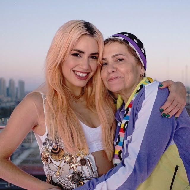 Lali Espósito junto a su madre Majo Riera