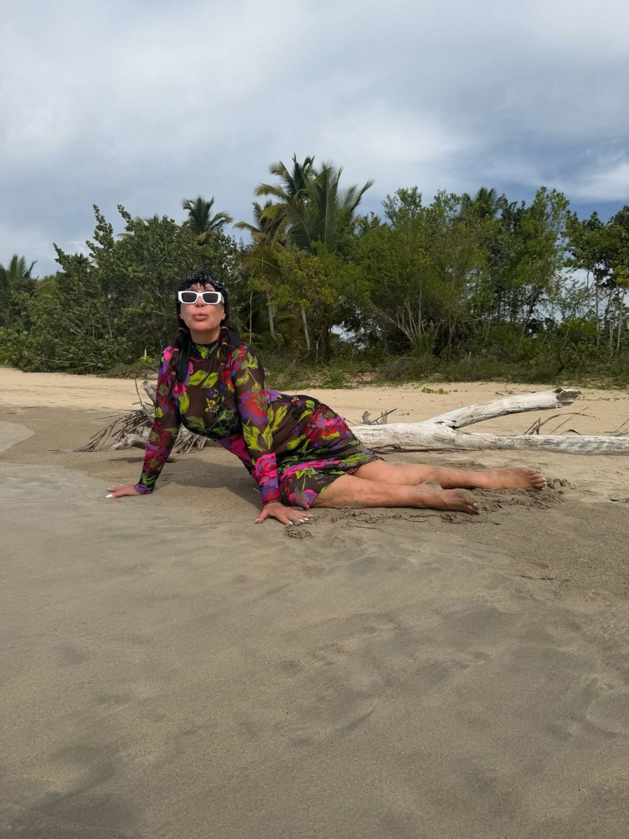 Moria Casán en la playa