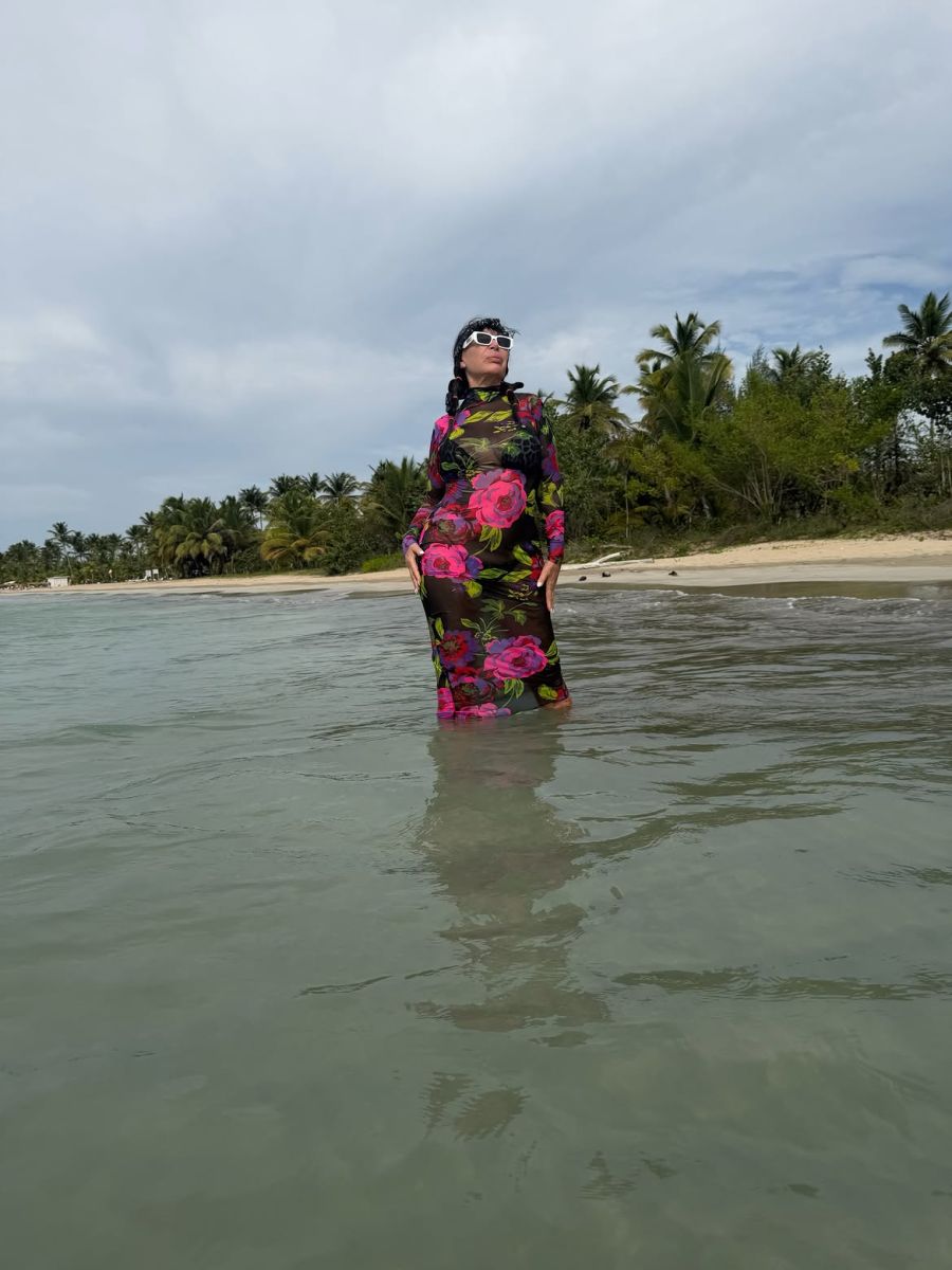 Moria Casán en la playa
