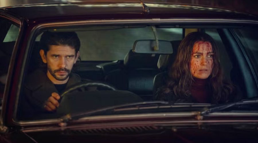 Ben Whishaw y Keira Knightley