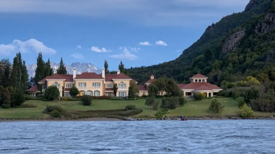 La mansión de Joe Lewis en Lago Escondido, Río Negro