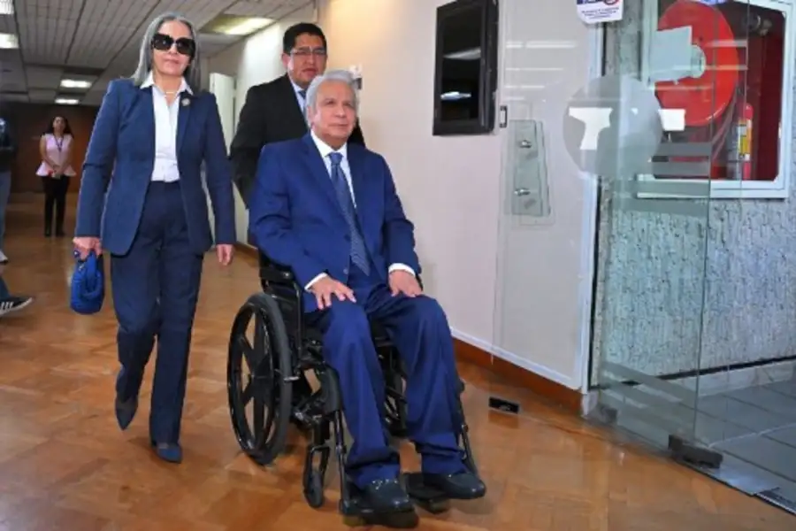 El expresidente ecuatoriano Lenín Moreno fue condenado a cinco años de prisión por corrupción
