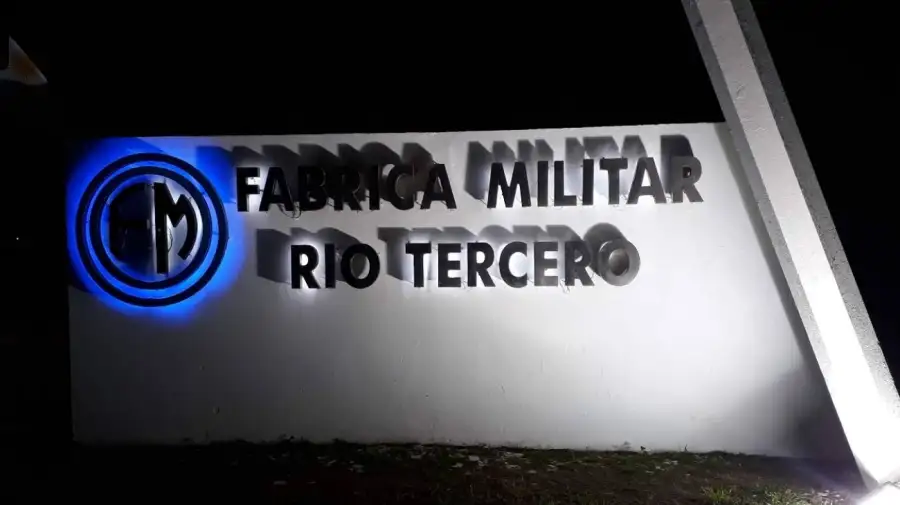 La planta Río Tercero de Fabricaciones Militares se especializa en productos químicos, fertilizantes y metalurgia para la reparación de vagones ferroviarios.
