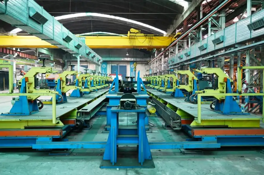 La unidad metalmecánica de Fabricaciones Militares se dedica al corte, plegado, rolado y soldadura de chapas y perfiles metálicos.