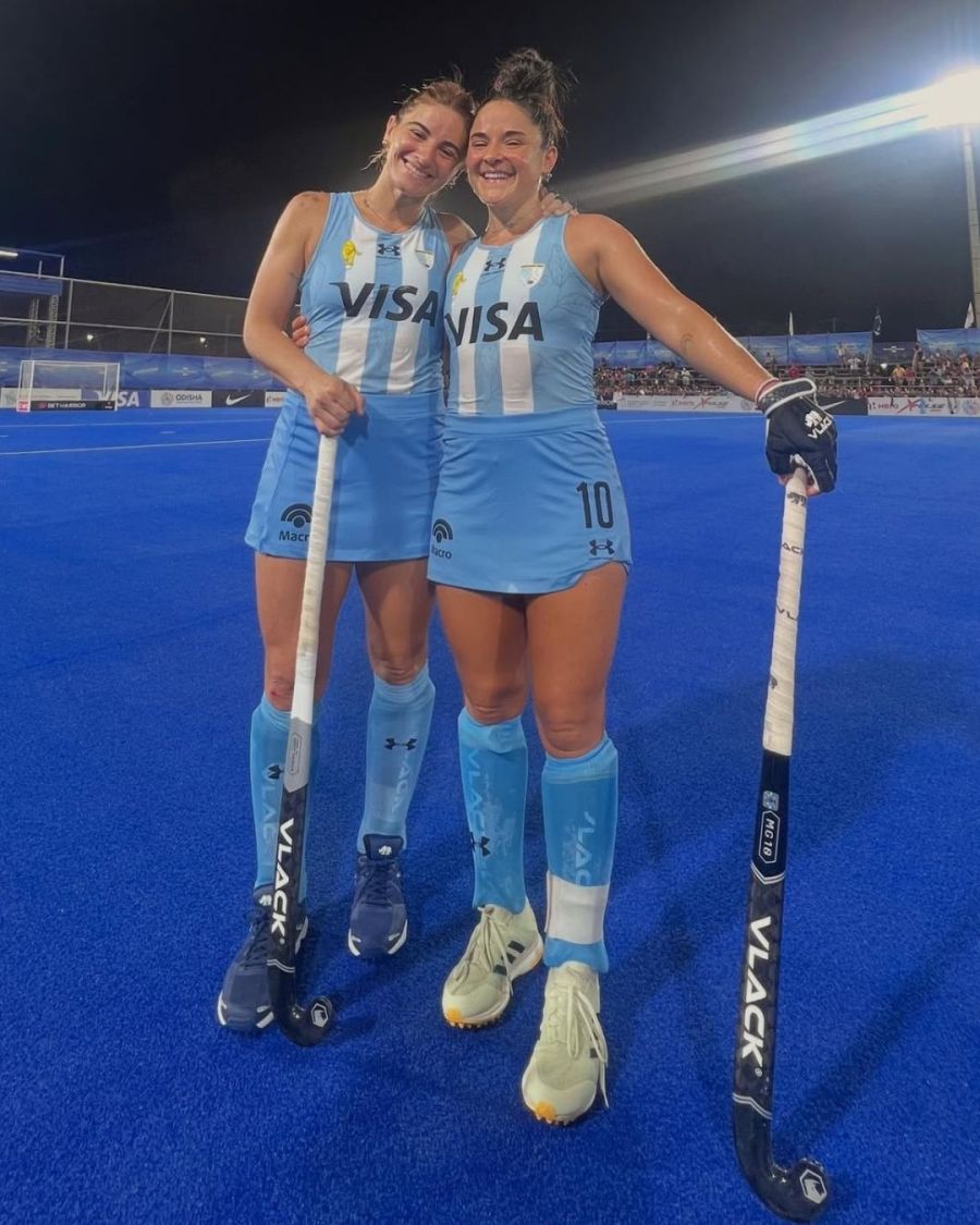 The story of Vicky and Majo Granatto, the sisters world champions with Las Leonas: a family united by hockey and the passion for Boca - image 2