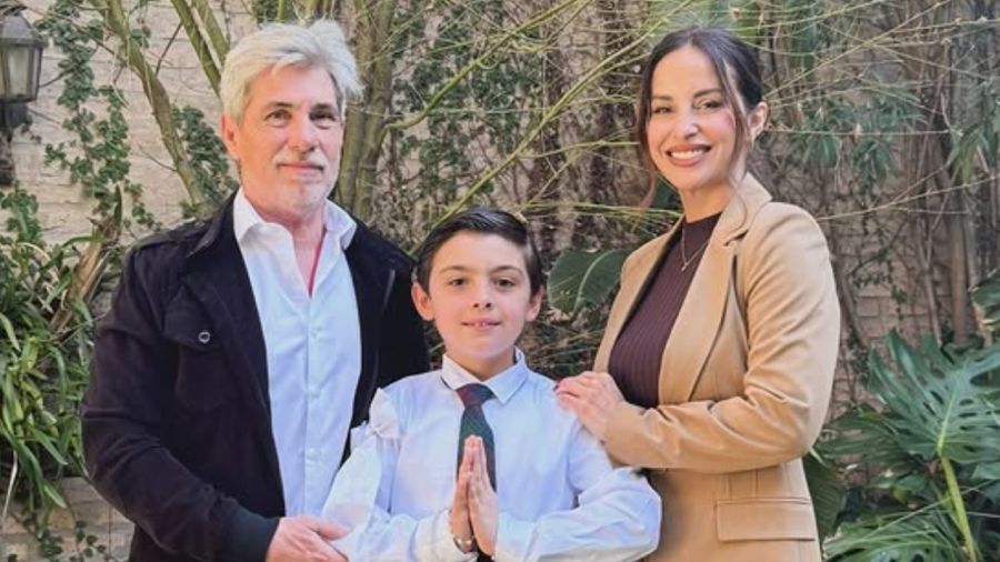 Lourdes Sánchez y el Chato Prada junto a su hijo Valentín