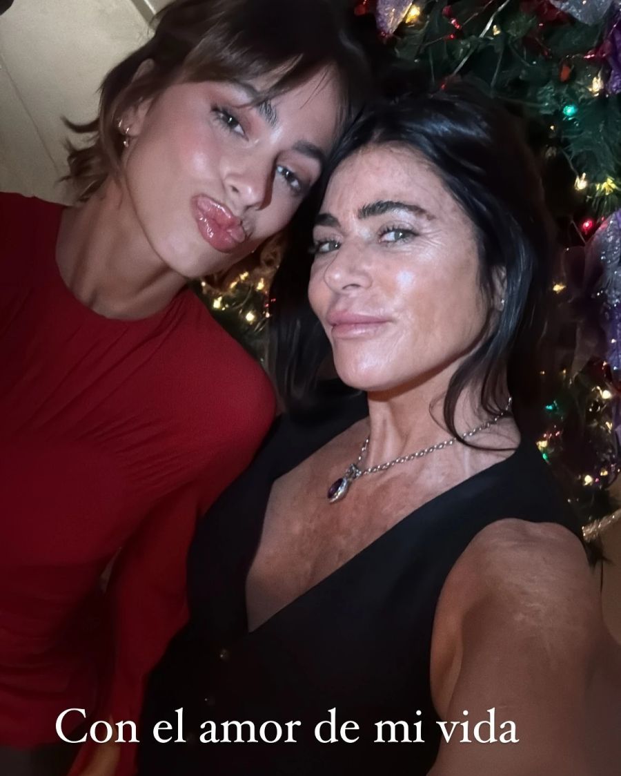 TIni Stoessel junto a su mamá Mariana Muzlera