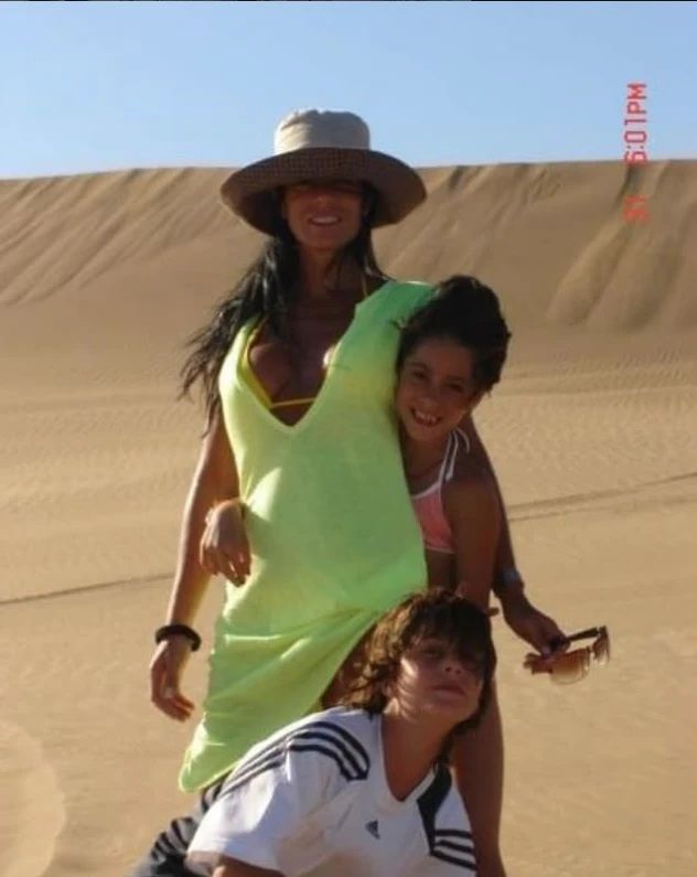 TIni Stoessel junto a su mamá Mariana Muzlera