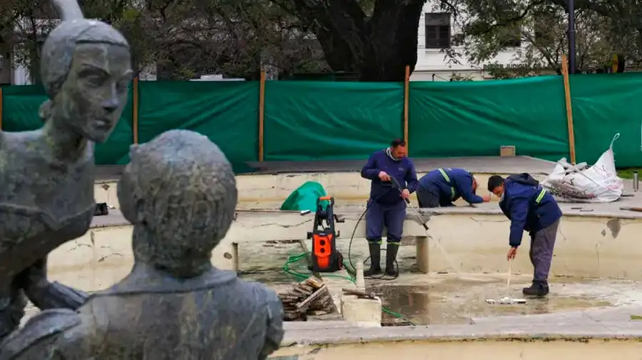 Ciudad comenzó la restauración de la fuente de aguas danzantes de Plaza Lavalle