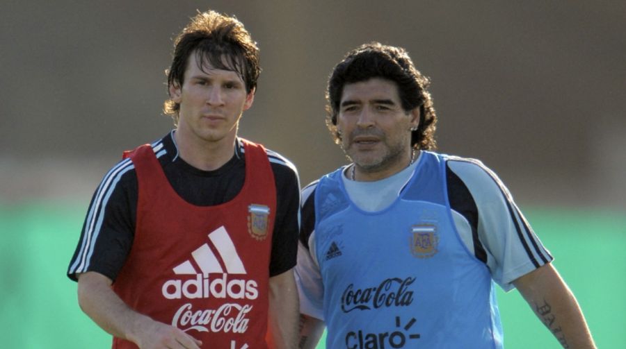 Diego Maradona con Lionel Messi durante una sesión de entrenamiento en Ezeiza, Buenos Aires, el 24 de marzo de 2009