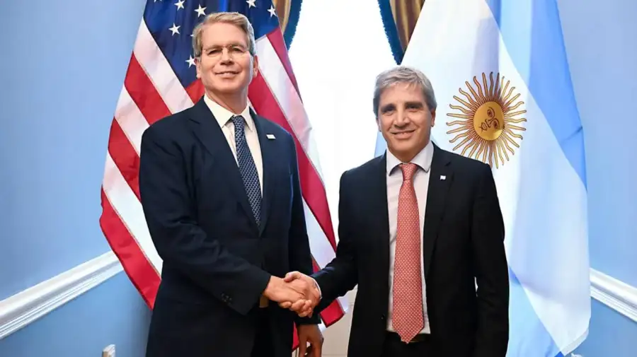 Luis Caputo y Scott Bessent