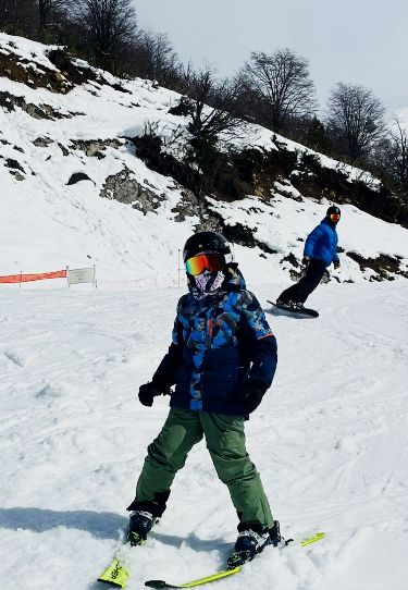 Mirko esquiando en Bariloche