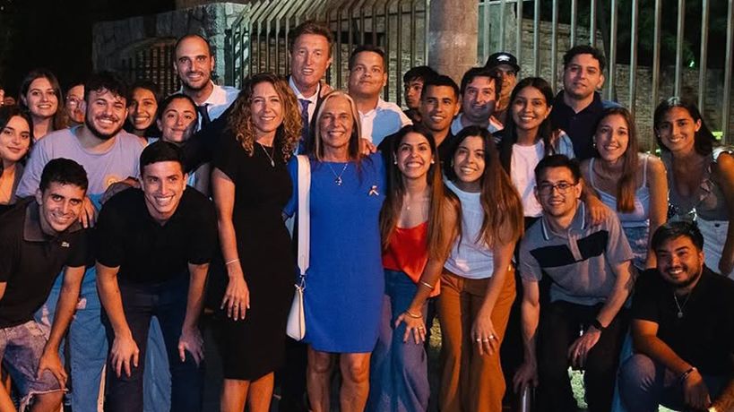 Camila Passerini junto a otras mujeres del PJ