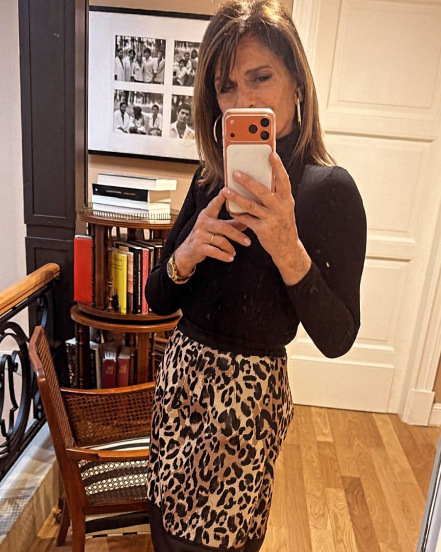 El look de Teresa Calandra con falda animal print