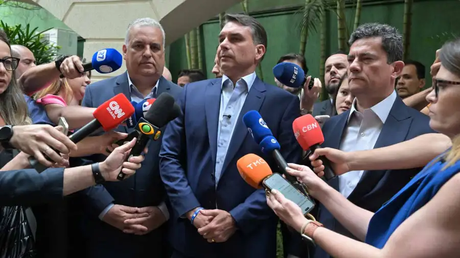 Lula y Flavio Bolsonaro