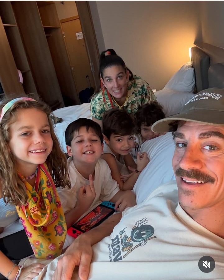 Sebastián Graviotto con Juana Repetto y sus hijos