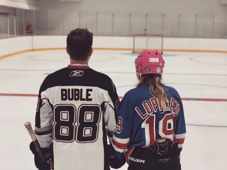 La cancha de hockey de Luisana Lopilato y Michael Bublé