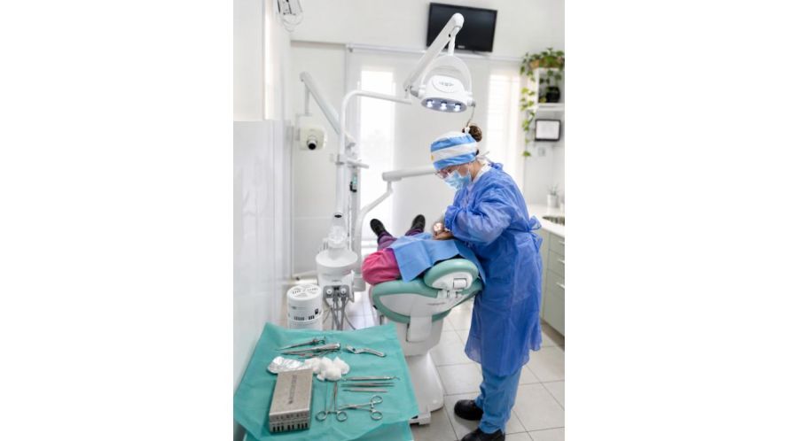¿Los implantes se rechazan? Las creencias que todavía hacen que muchos pacientes lleguen tarde al consultorio