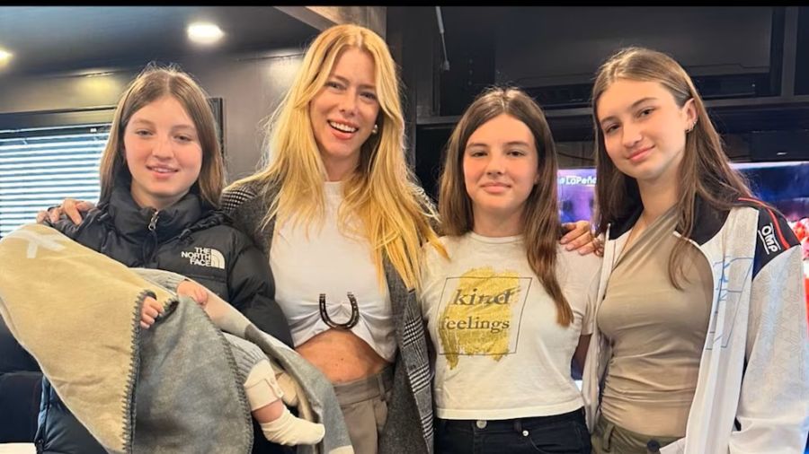 Nicole Neumann y sus tres hijas