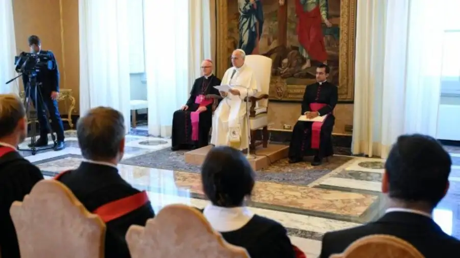 El Papa: “El valor de la educación se mide en función de la dignidad humana”
