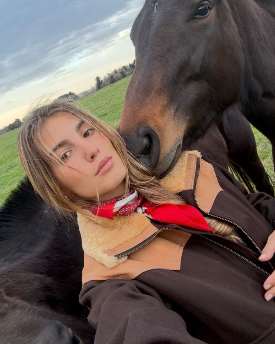 Aurora Figueras lleva el abrigo perfecto para enfrentar los últimos días del invierno