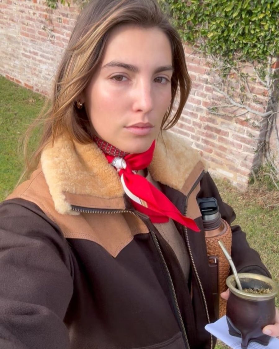 Aurora Figueras lleva el abrigo perfecto para enfrentar los últimos días del invierno