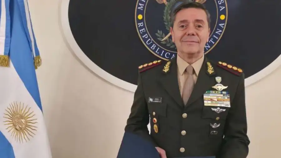 Cadena por malvinas. Milei y el gabinete protagonizaron el mensaje; el Presidente junto a la funcionaria de EE.UU.; Presti y el disurso autografiado.