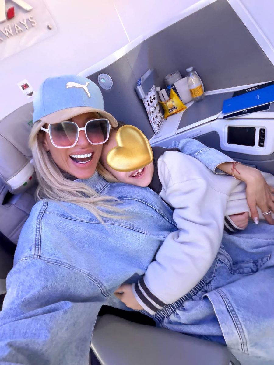 Vicky Xipolitakis y su hijo Salvador