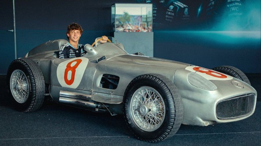 Kimi Antonelli en el Mercedes de Juan Manuel Fangio