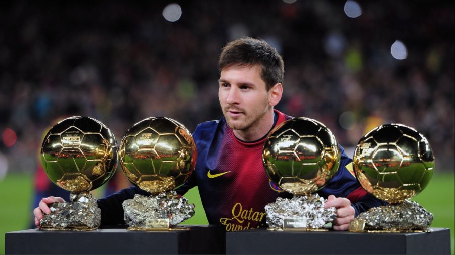 Lionel Messi con el Balón de Oro