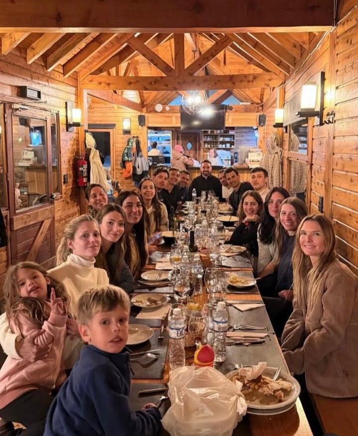 Sofía Zámolo junto a su familia y amigos
