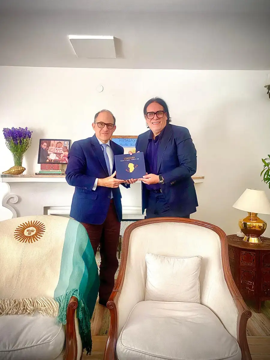 Trillo y Embajador India