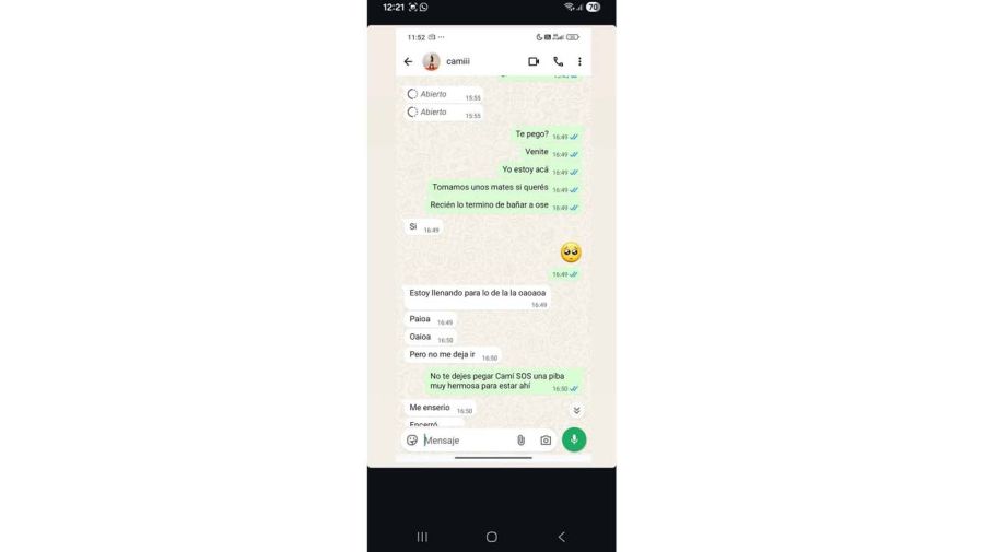 Prueba de vida. En los chats que publicó la amiga de la víctima en sus redes sociales, Camila le manda una foto y un video después de contarle que había sido encerrada por su novio.