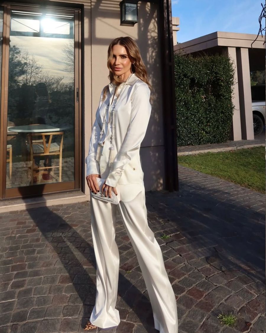 María Vázquez con elegante look total white