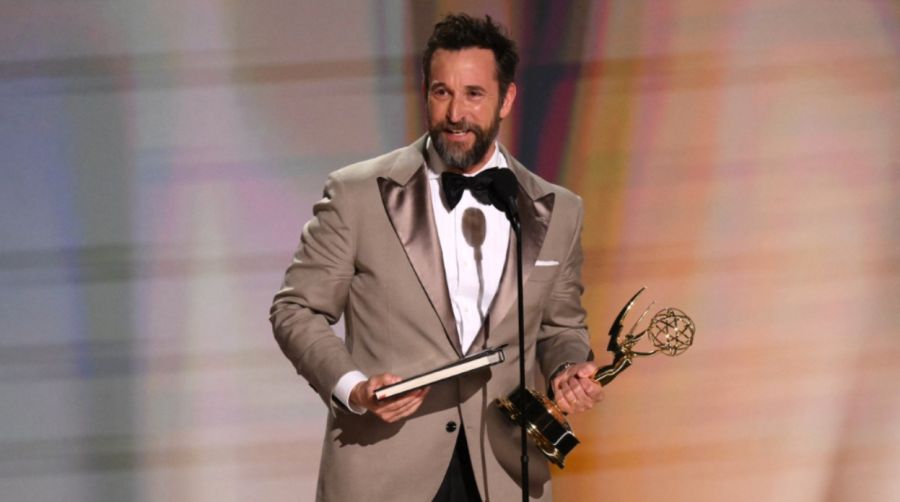 Noah Wyle recibe el premio al Mejor Actor Principal en una Serie Dramática por The Pitt