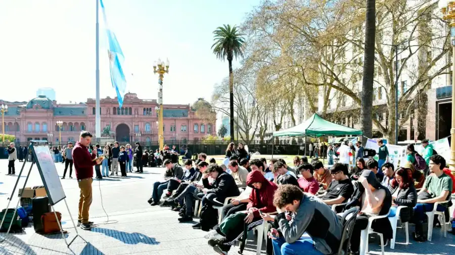 Universidades, clases públicas en Plaza de Mayo