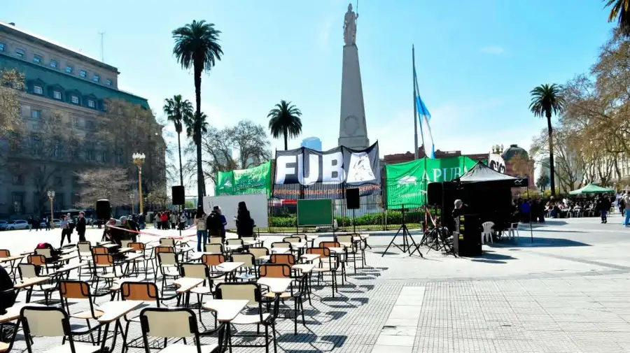 Universidades, clases públicas en Plaza de Mayo