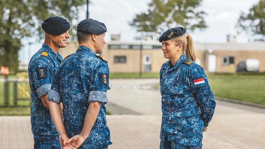 Amalia de Holanda amplía su entrenamiento militar