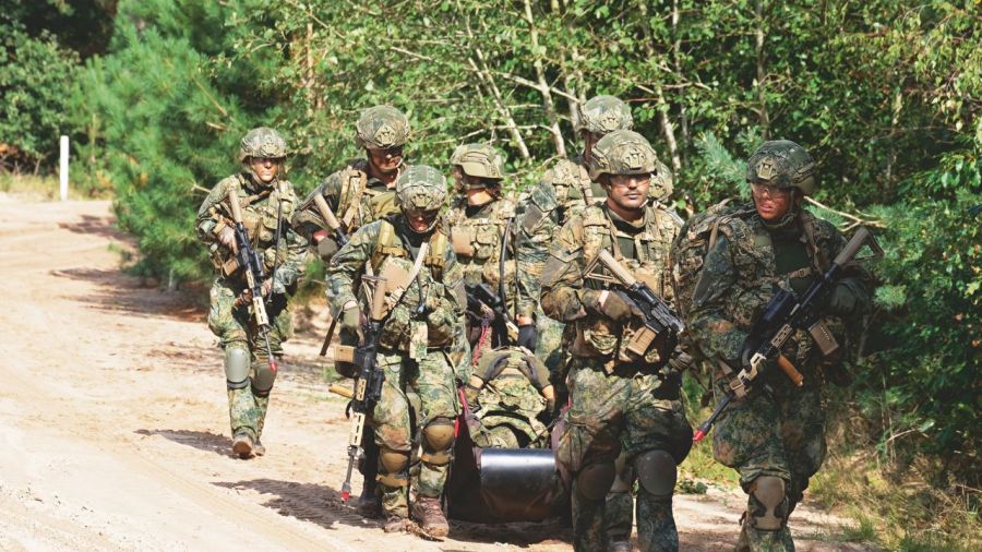 Amalia de Holanda amplía su entrenamiento militar
