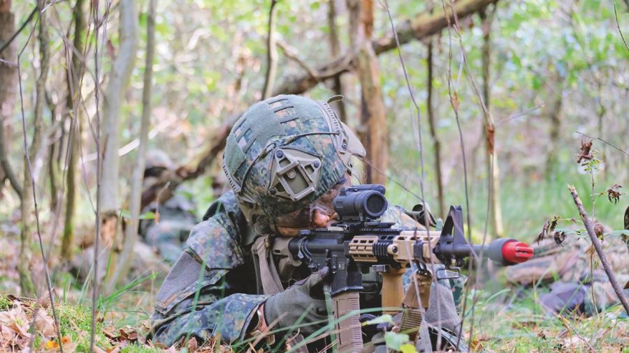 Amalia de Holanda amplía su entrenamiento militar