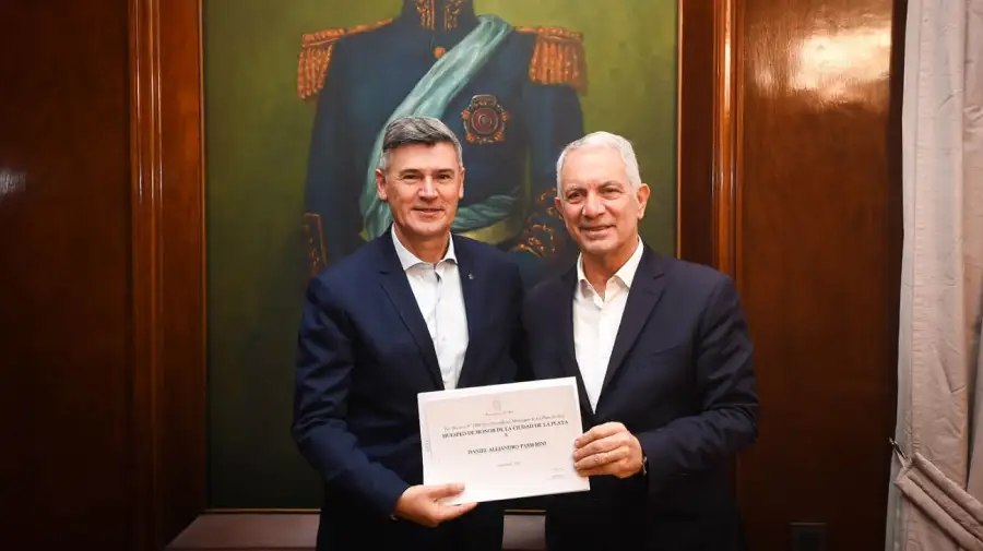 Daniel Passerini recibió el título de Huésped de Honor de La Plata