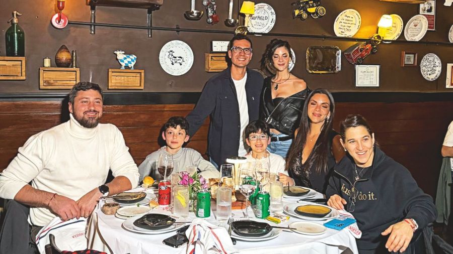 En Caras: Celeste Cid, Belu Lucius y Guillermo Francella