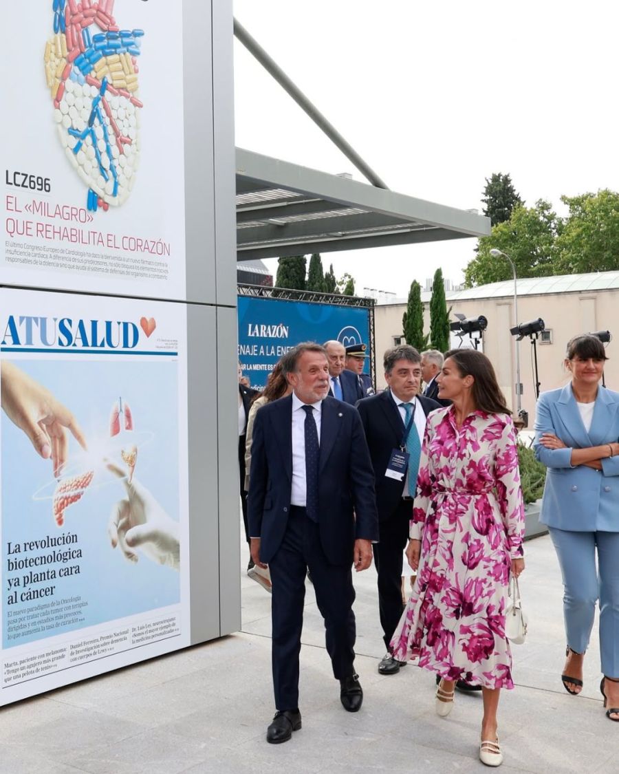 La reina Letizia Ortiz apostó por el vestido floral que es tendencia