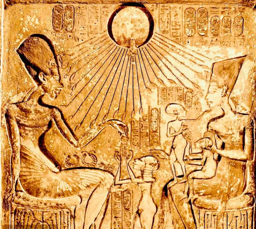 Akhenatón, Nefertiti y sus hijas