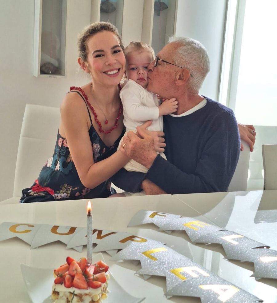 Eduardo Costantini junto a Elina Costantini y su hija Kahlo