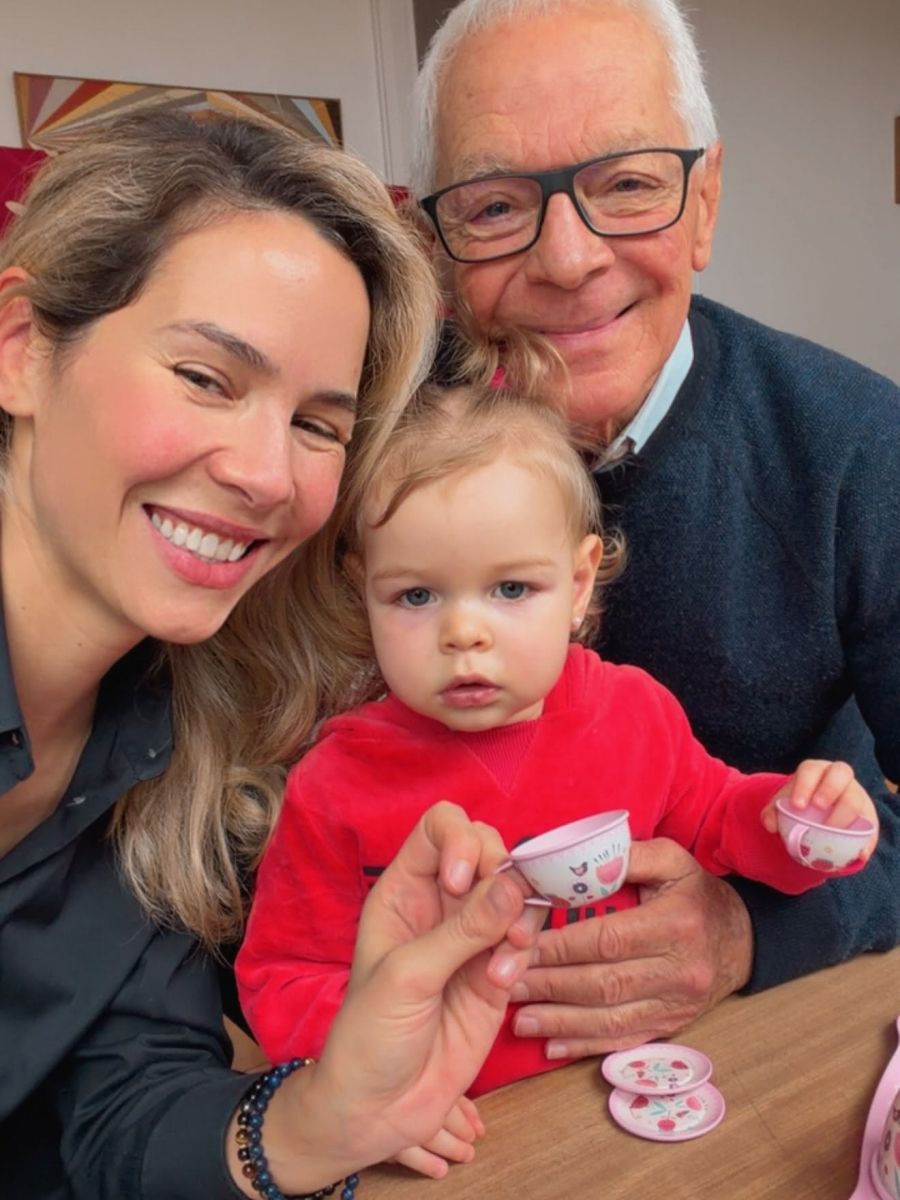 Eduardo Costantini junto a Elina Costantini y su hija Kahlo