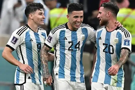 Álvarez, Fernández y Mac Allister