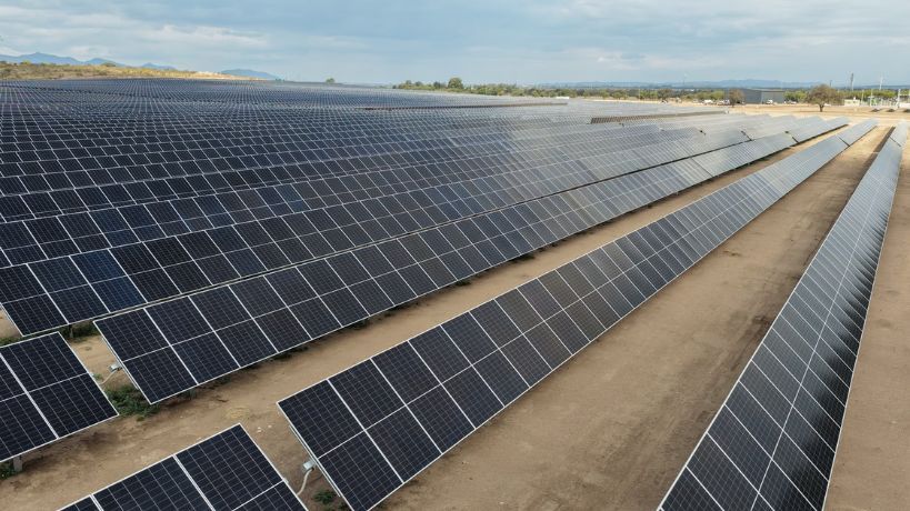Euclides Bugliotti inauguró en Deán Funes un parque solar