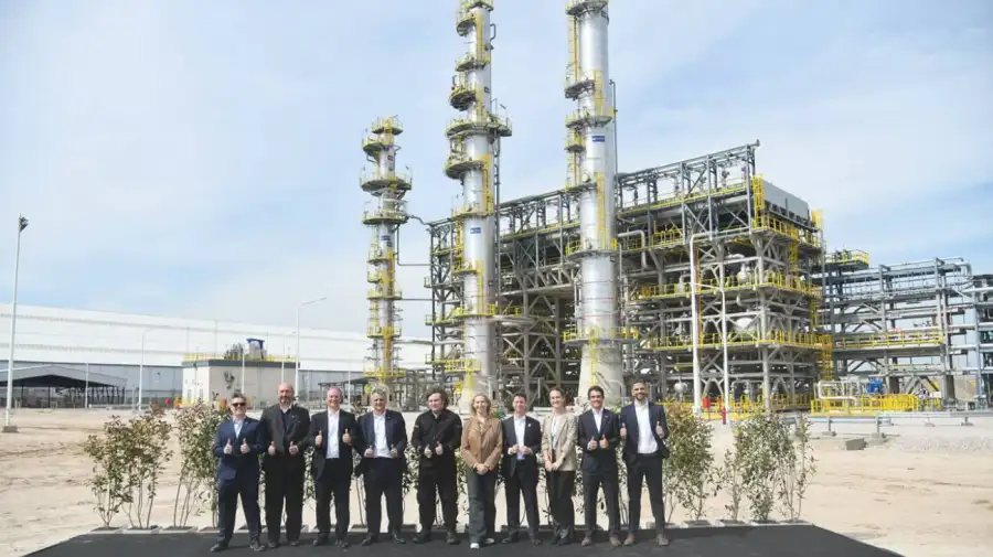 Milei en la planta industrial de Compañía Mega en Bahía Blanca