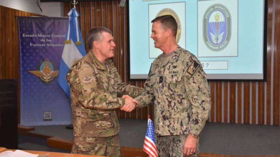 El acuerdo firmado en 2025 por el General de Brigada Cristian Pafundi y el Contralmirante estadounidense Mark Shafer es el único registro oficial reciente de cooperación militar conjunta
